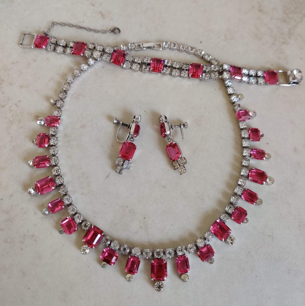 Stunning Diamante Crystal Necklace, Bracelet and Earrings Set